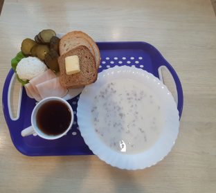 6 listopada 2025, śniadanie, dieta podstawowa;  Zmiana zupy mlecznej – płatki pszenne.